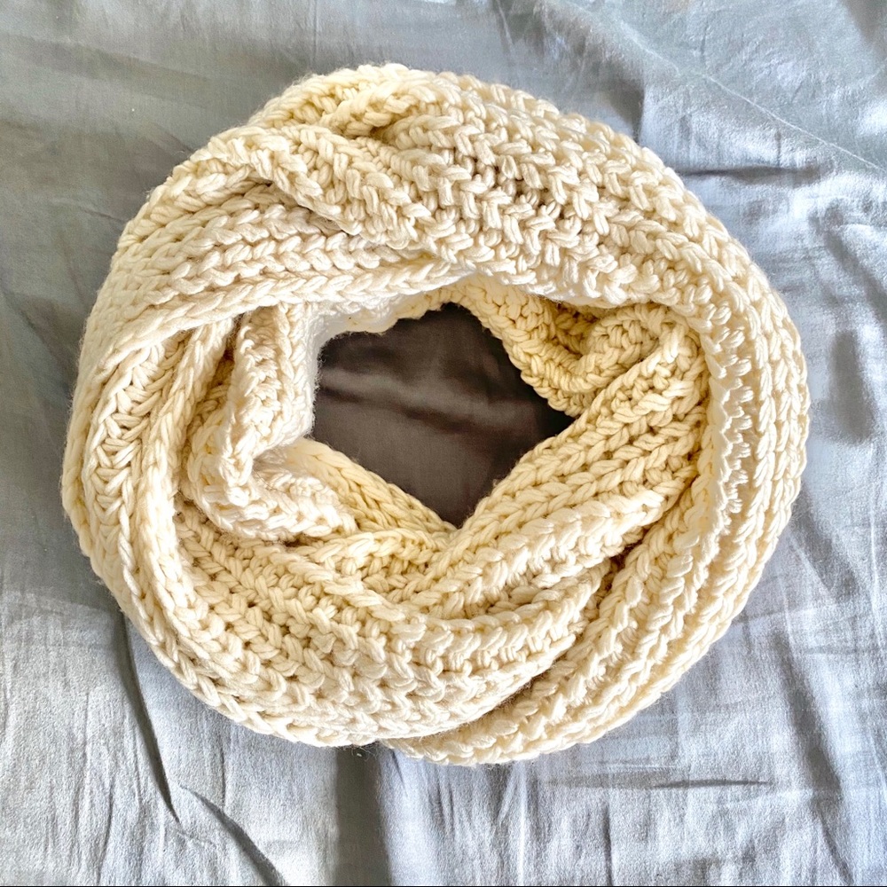 LA Hearts Infinity Scarf